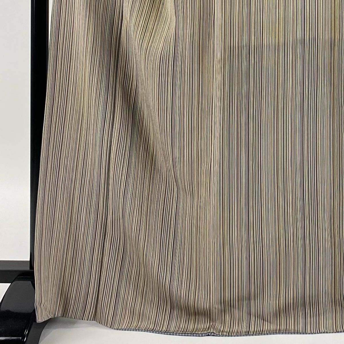 小紋 身丈169cm 裄丈66.5cm M 袷 縦縞 薄茶色 正絹 秀品 【中古