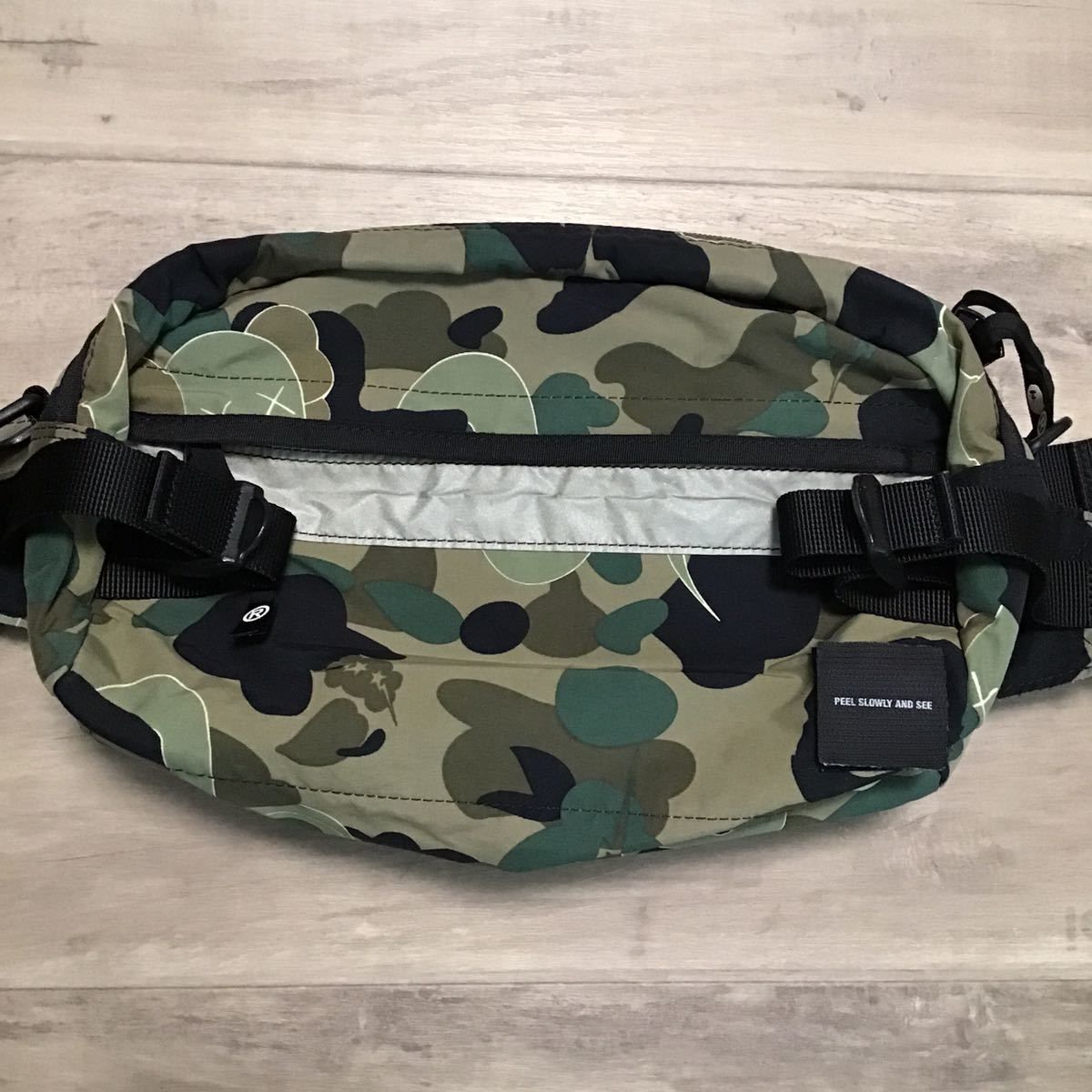 ☆激レア☆ KAWS bendy 1st camo green ウエスト バッグ a bathing ape  