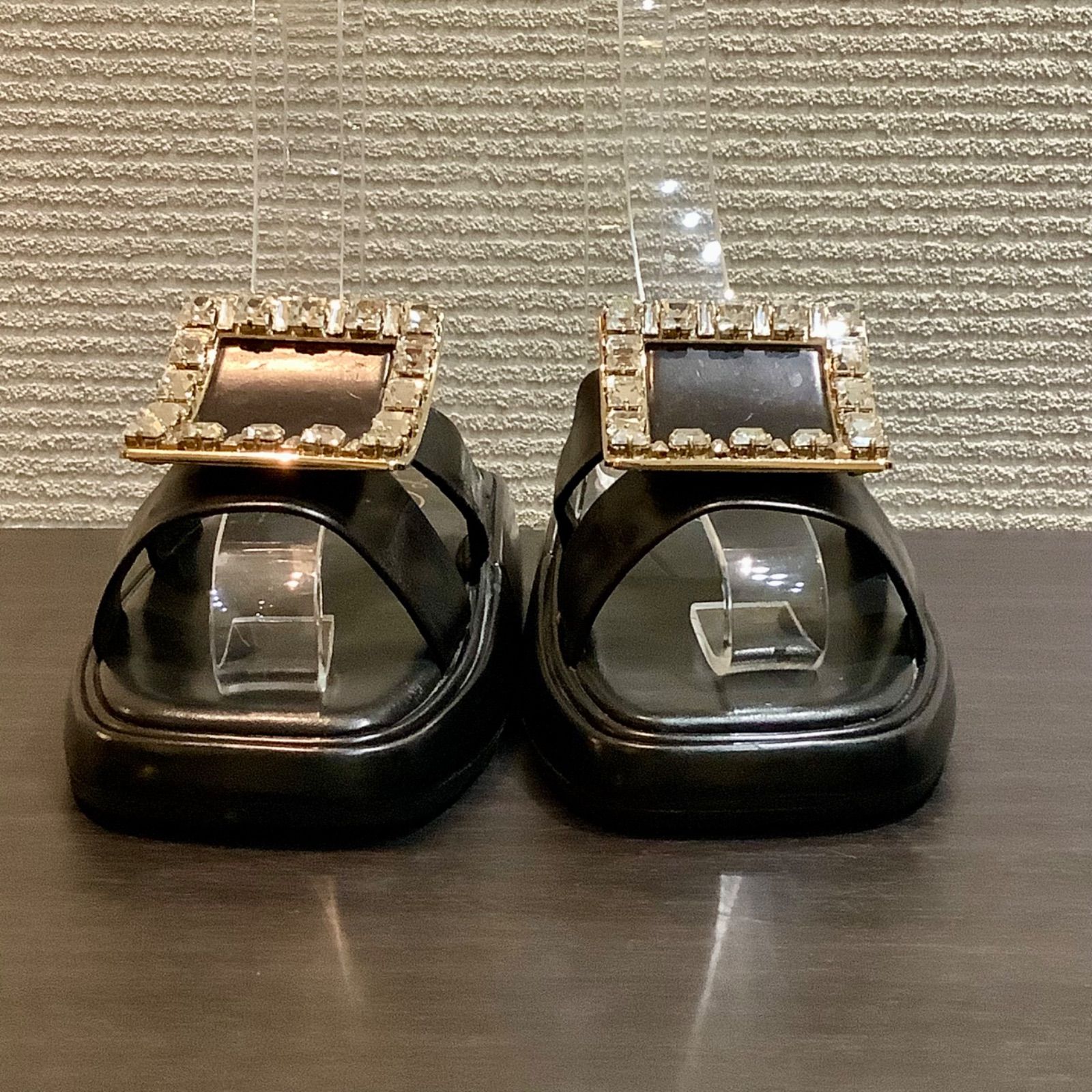 関税送料込【Roger Vivier 】サンダル ラインストーン HEART ブラック Woman アイ ラブ ヴィヴィエ デージー ストラス サテン