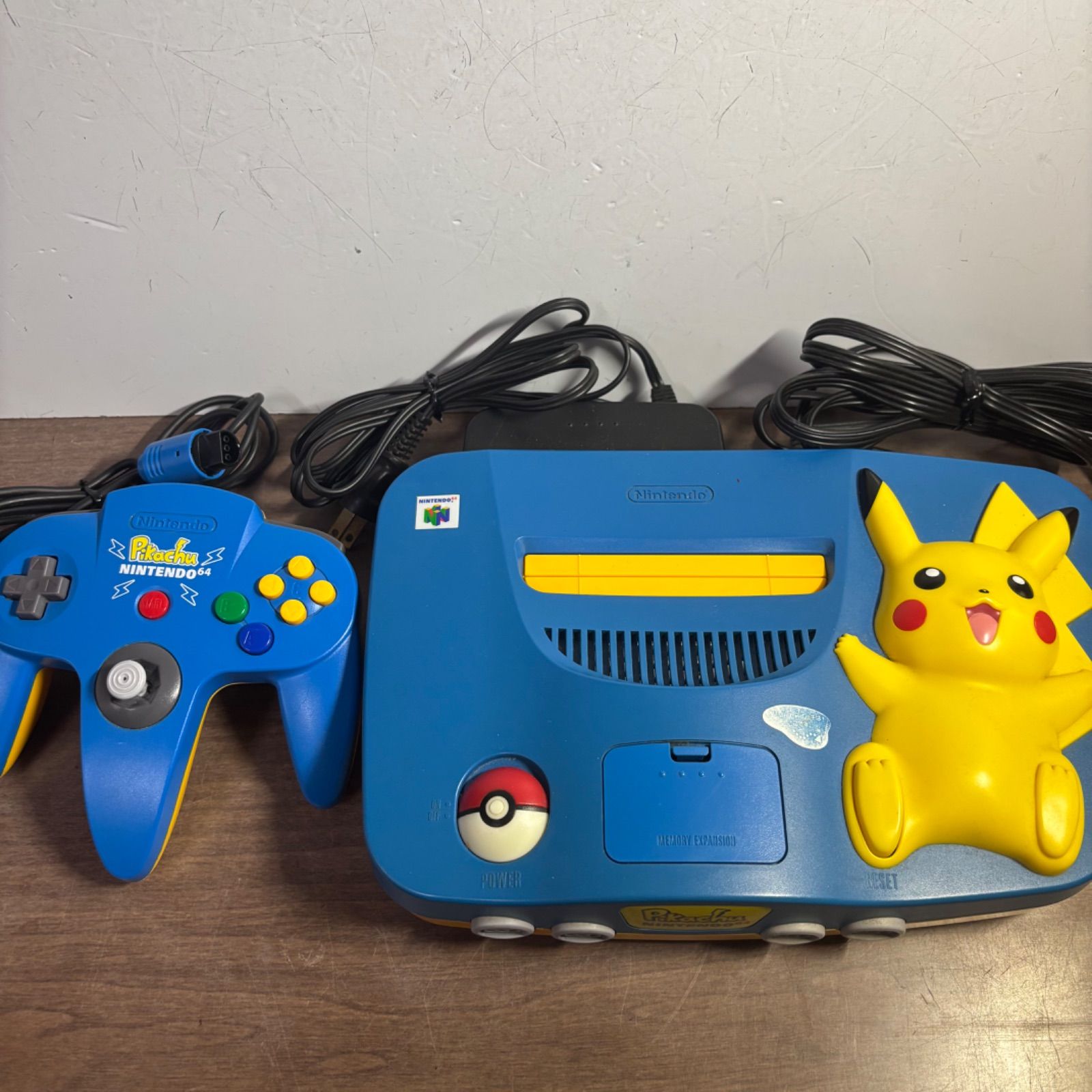 任天堂 ニンテンドー ピカチュウ NINTENDO64 ブルー-イエロー 本体 カセット付き エキサイトバイク エフゼロ エックス き ウェーブレース 64 実況 パワフルプロ野球 6 マリオパーティー ニンテンドウオールスター 大乱闘スマッシュブラザーズ
