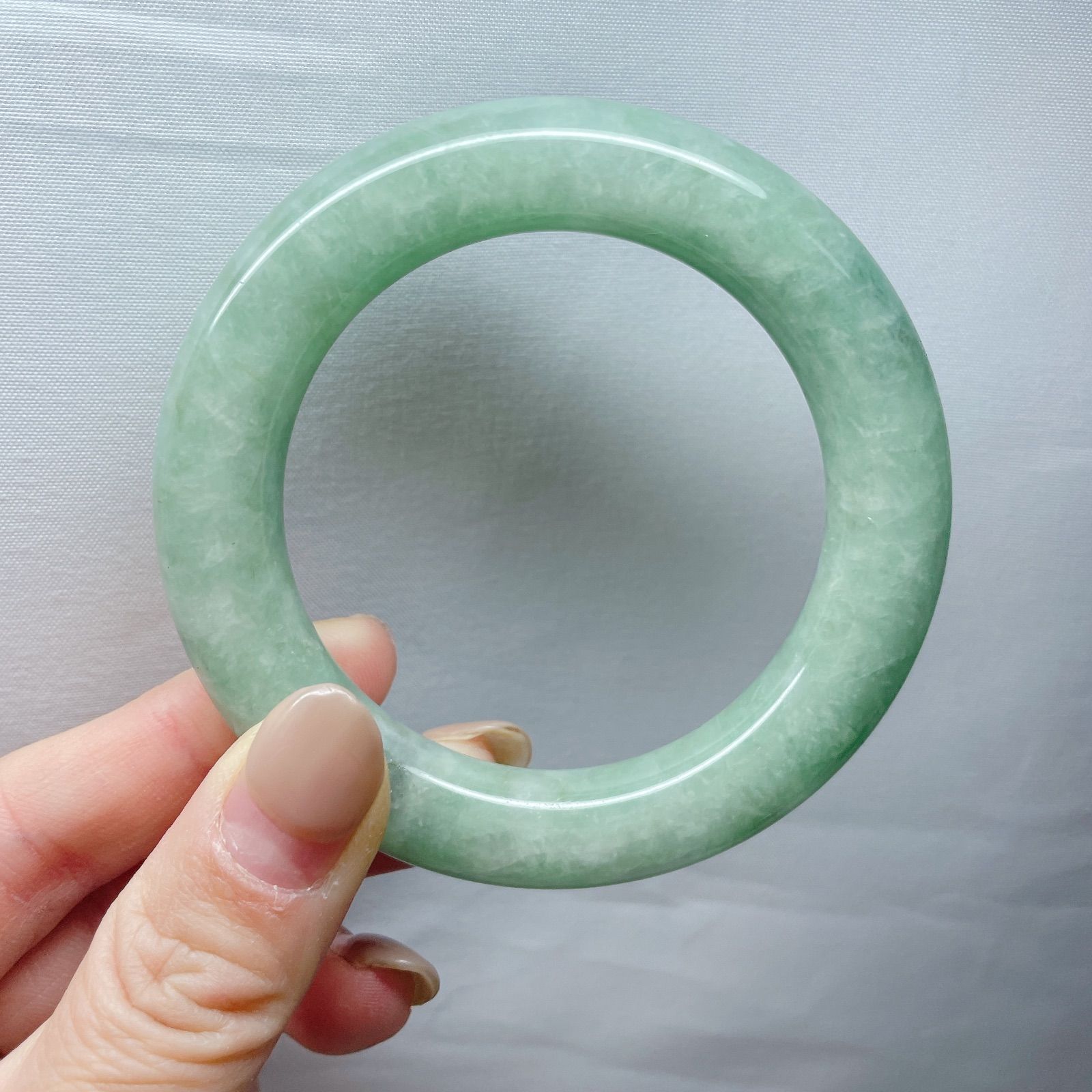 【新入荷】本翡翠保証‼️天然翡翠バングル 内径約59.8mm 新入荷】本翡翠保証‼️天然翡翠幅太め丸形バングル 内径約55mm