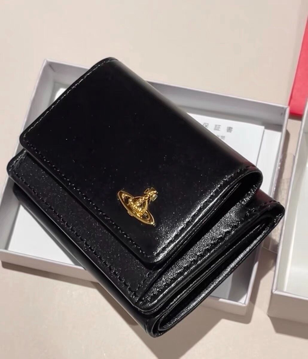 日本Vivienne ヴィヴィアン ブラック牛革 サターン三つ折り財布