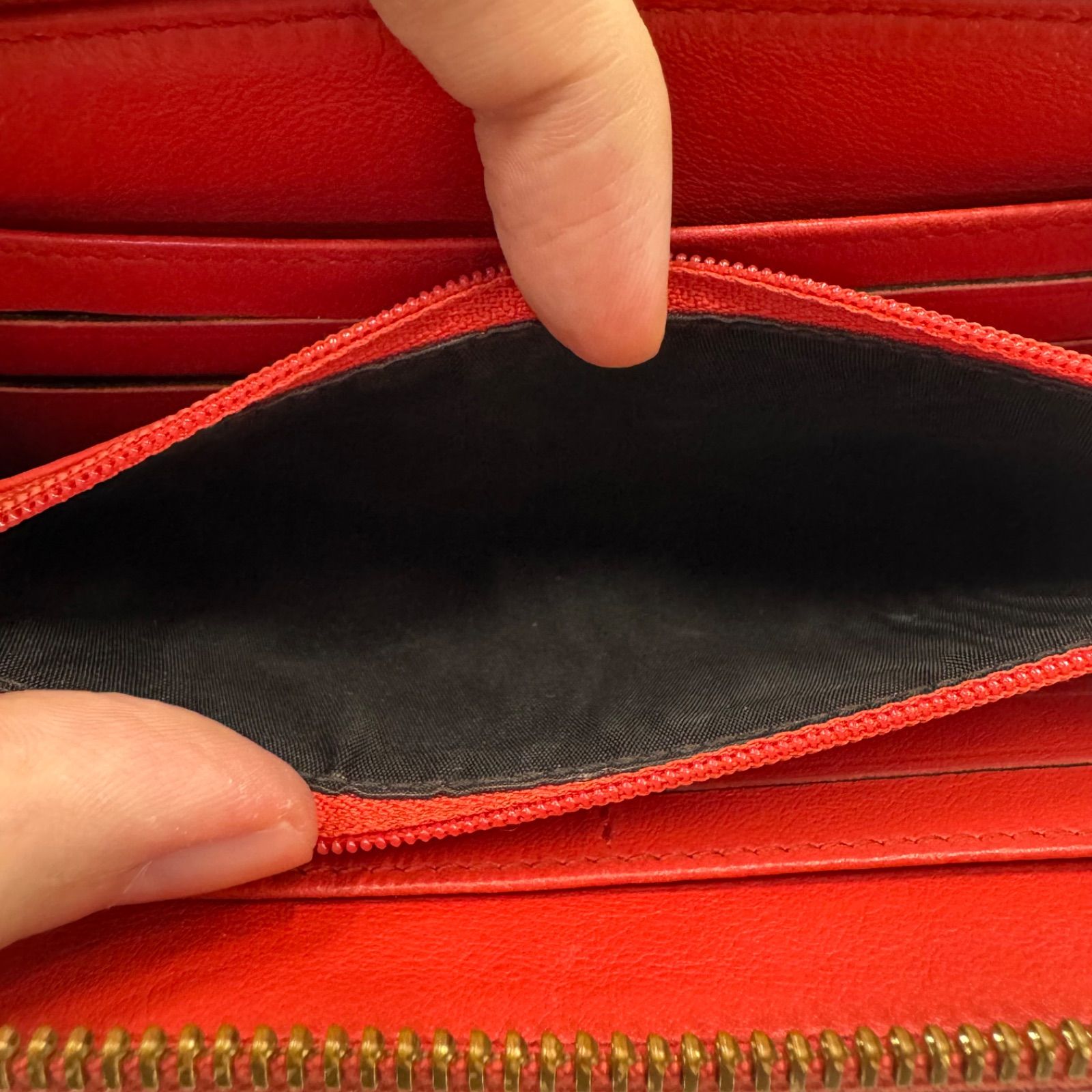 GUCCI GGレッド　ボルドー　マイクロシマ　ラウンドジップ GUCCI グッチ GG シマ ラウンドファスナー 長財布 レザー レッド