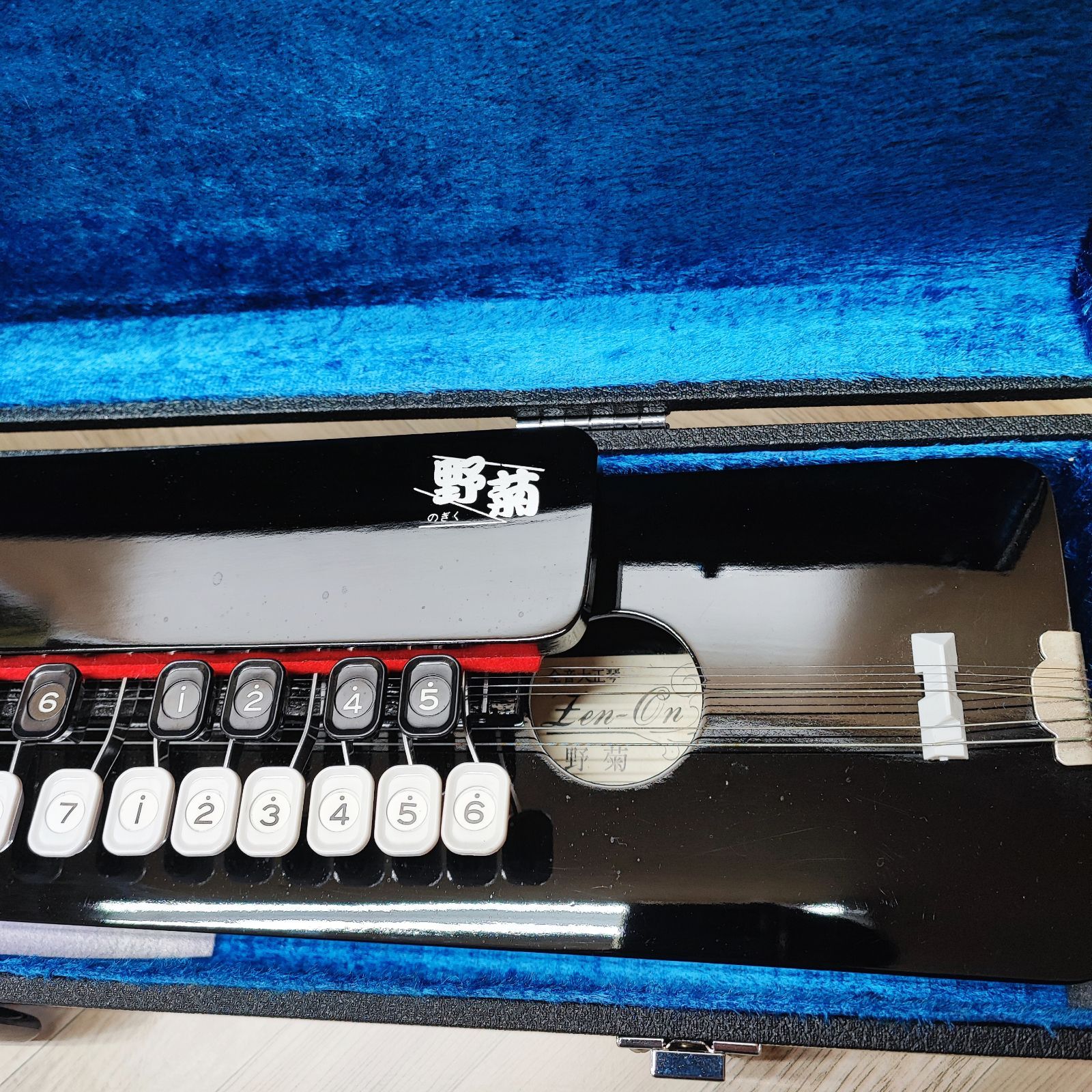 【大正琴】琴伝流　吉野　ハードケース付き 琴伝流 大正琴 梅花 ハードケース付き - メルカリ