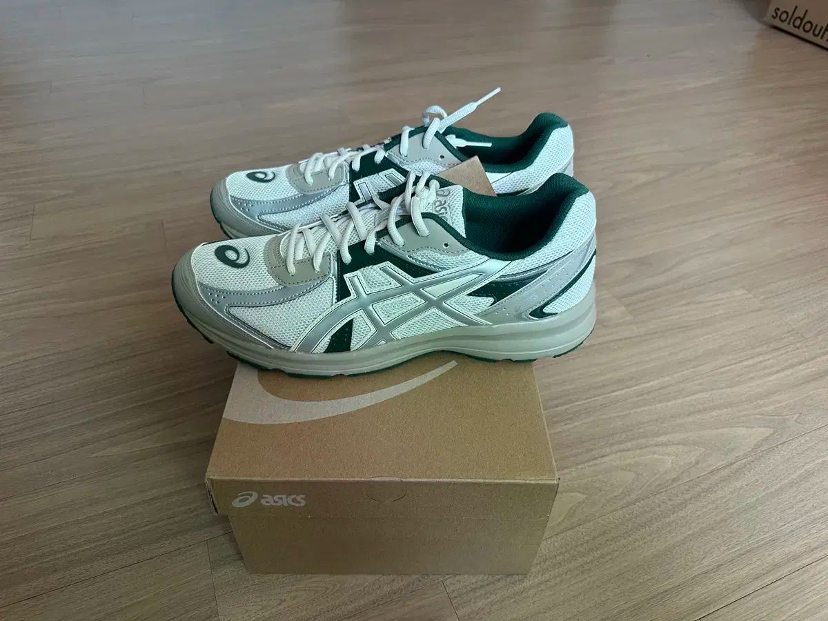 285 アシックス ジョグ 100 S ペイル オーク ピュア シルバー - D