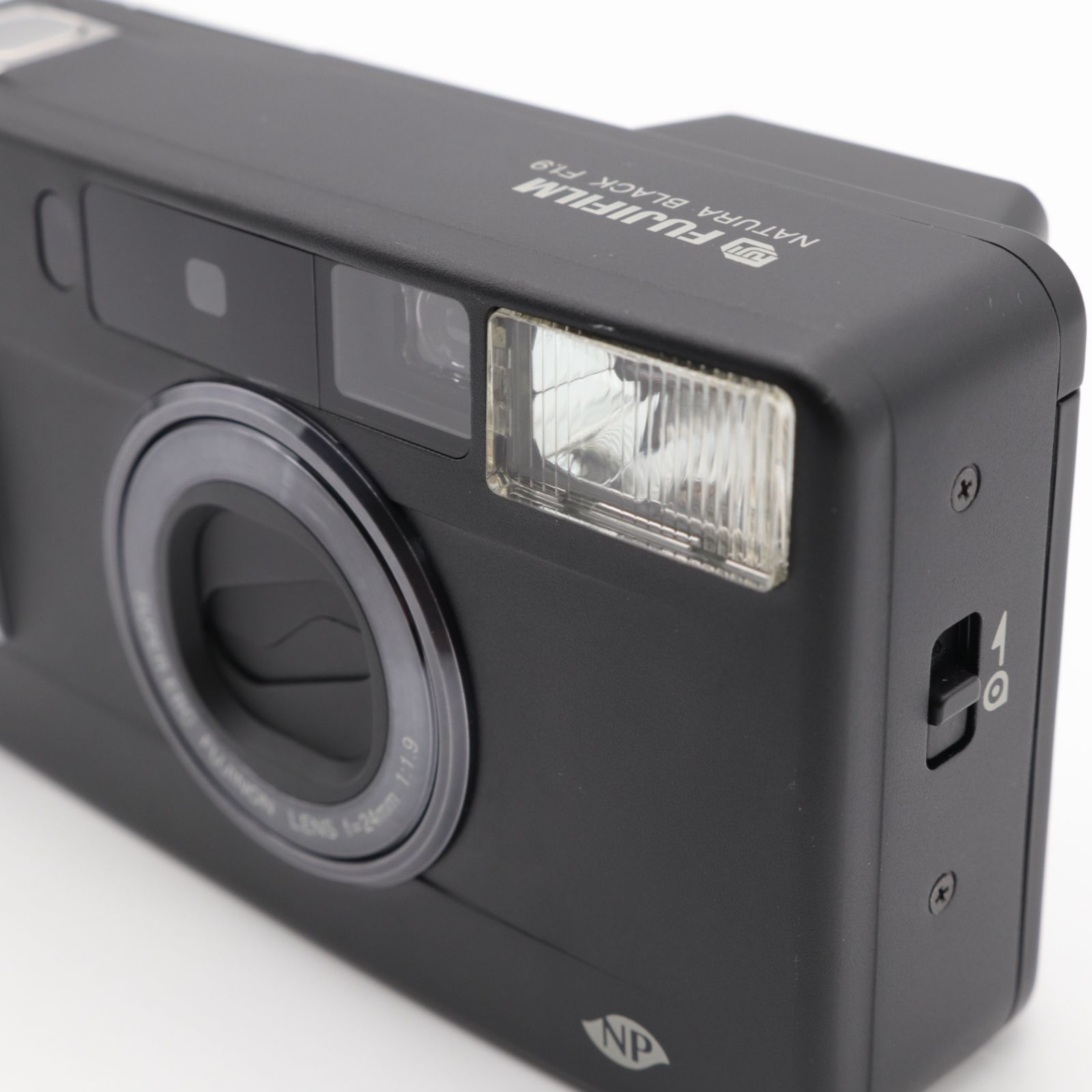 FUJIFILM NATURA BLACK F1.9 ナチュラ ブラック電池は新品に交換済です