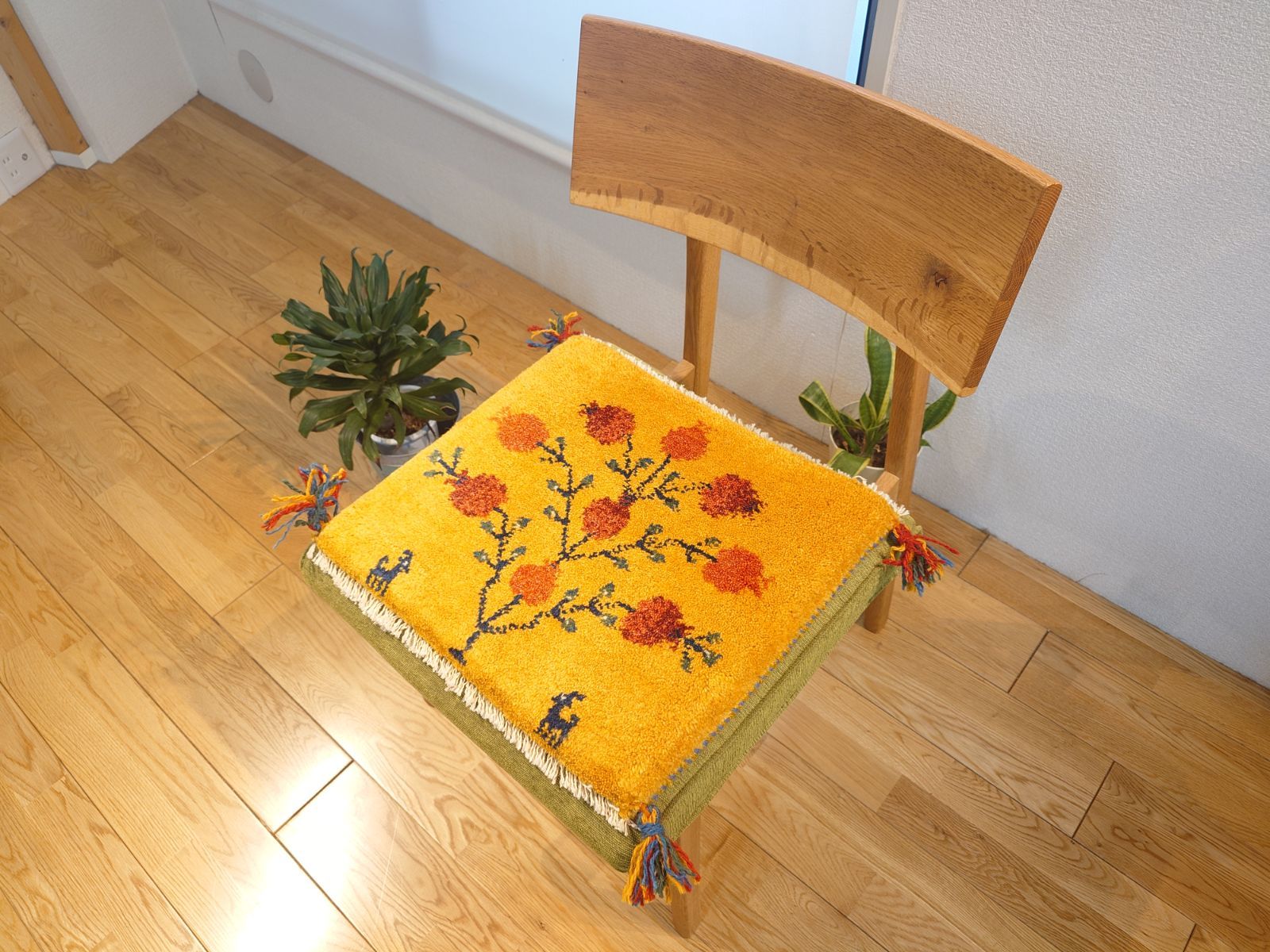 ペルシャ ギャッベ ミニマット 横43x40㎝ ザクロの実 黄金色 T9775