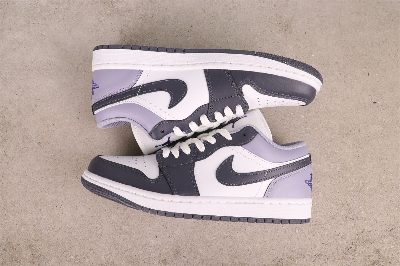 NIKE★エアジョーダン1ロー ホワイト/ダークブルー/パープル Amazon | [ナイキ] エア ジョーダン 1 ロー AIR JORDAN 1 LOW
