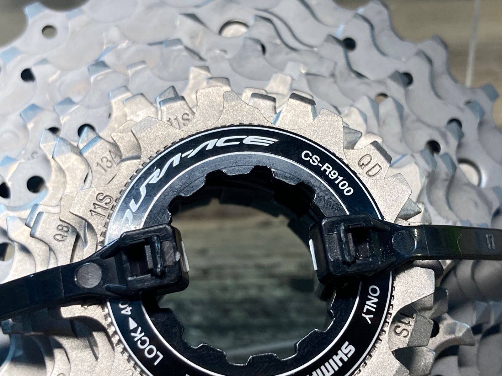 IZ632 シマノ SHIMANO デュラエース DURA-ACE CS-R9100