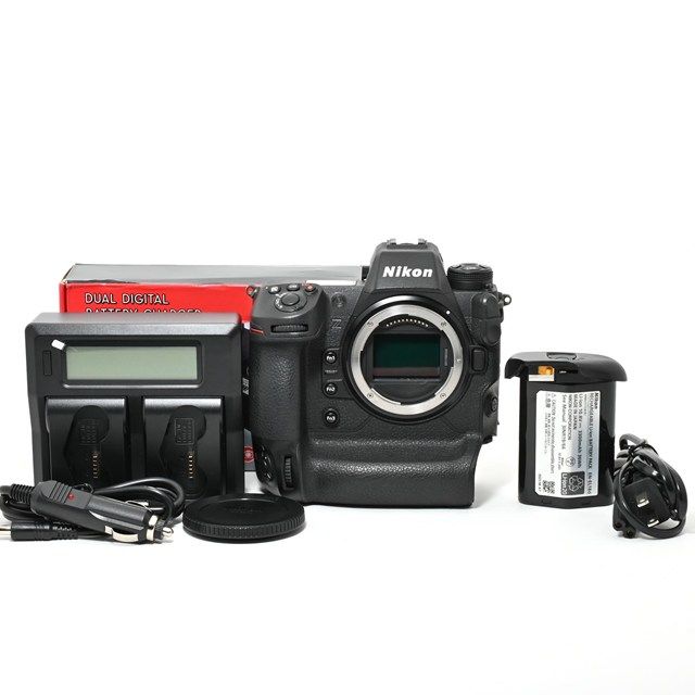 並品 Nikon Z9 ボディ｜ミラーレス一眼カメラ｜フルサイズ4571万画素×8K動画対応｜セキュリティスロットボタン浮きあり｜ターミナルキャップ＆充電器 付属