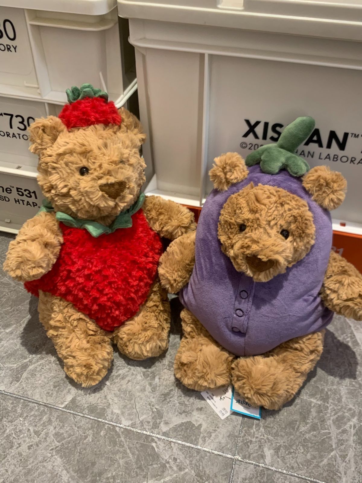 JELLYCATいちごのクマとナスのクマ とてもかわいくて 柔らかくて快適で お子様へのプレゼントに最適です LEMON SHOPS