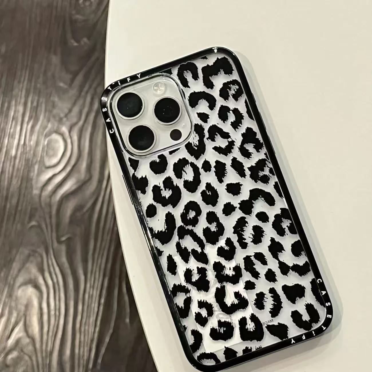 CASETIFY ブラックレオパード iPhone16/15/14/13 用 フルカバー