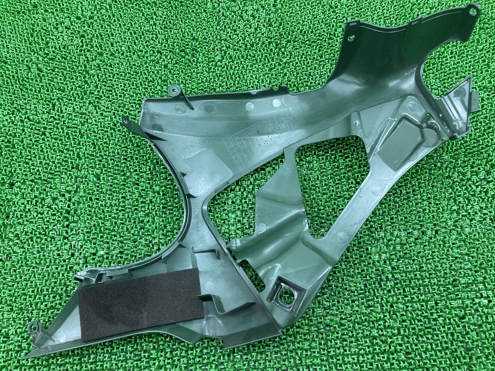 スーパーカブ110 サイドカウル 右 緑 ホンダ 純正 JA07 コケキズ無し 割れ欠け無し コンディション良好 サイドカバー 【中古】 23 スーパーカブ110 サイドカウル 右 緑 ホンダ 純正 バイク 部品 JA07