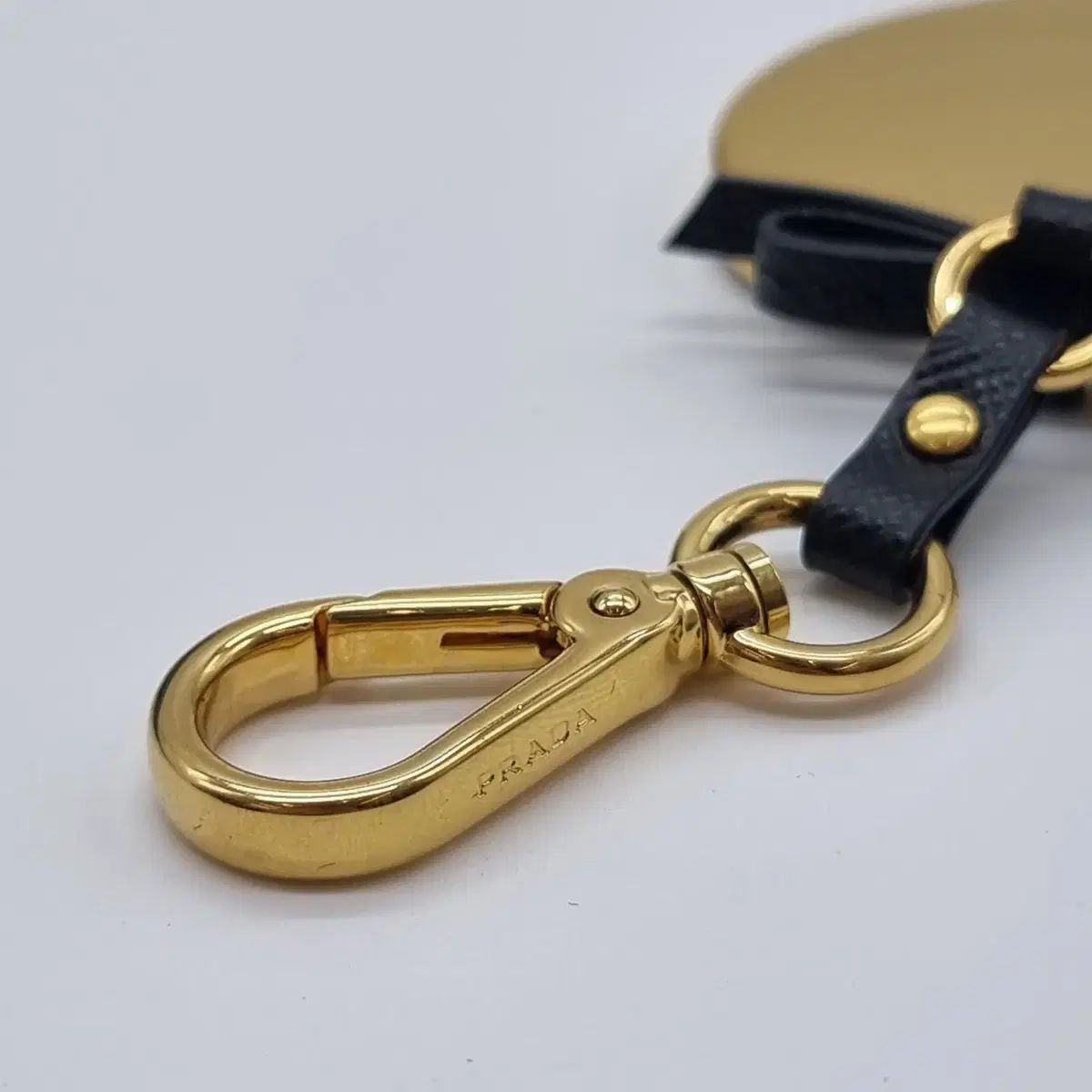 Prada(プラダ) トリック ハート ロゴ プラーク キーリング