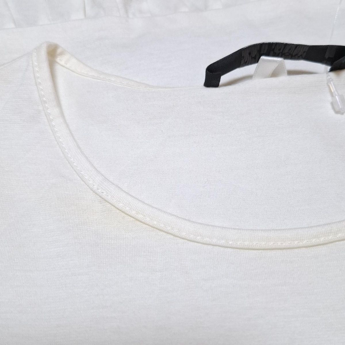 アイボリー クルーネック