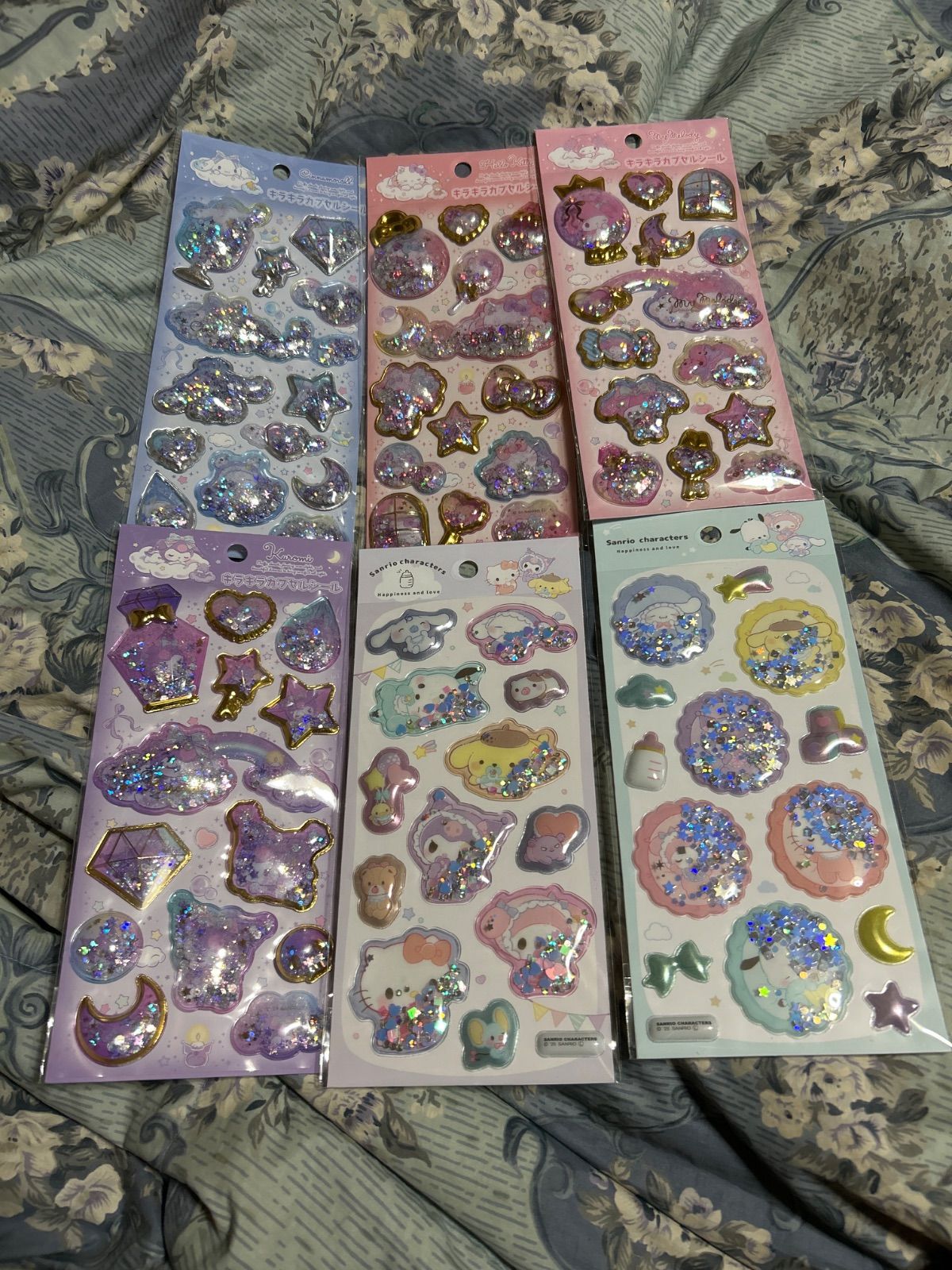 サンリオシールまとめ売り　74枚 得価，大人気 サンリオ シールまとめ売り スパンコール シャカシャカシール
