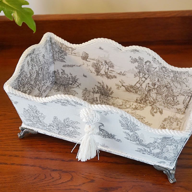 ジェニファーテイラー 脚付き小物入れ トワルドジュイ柄 Toile de Jouy