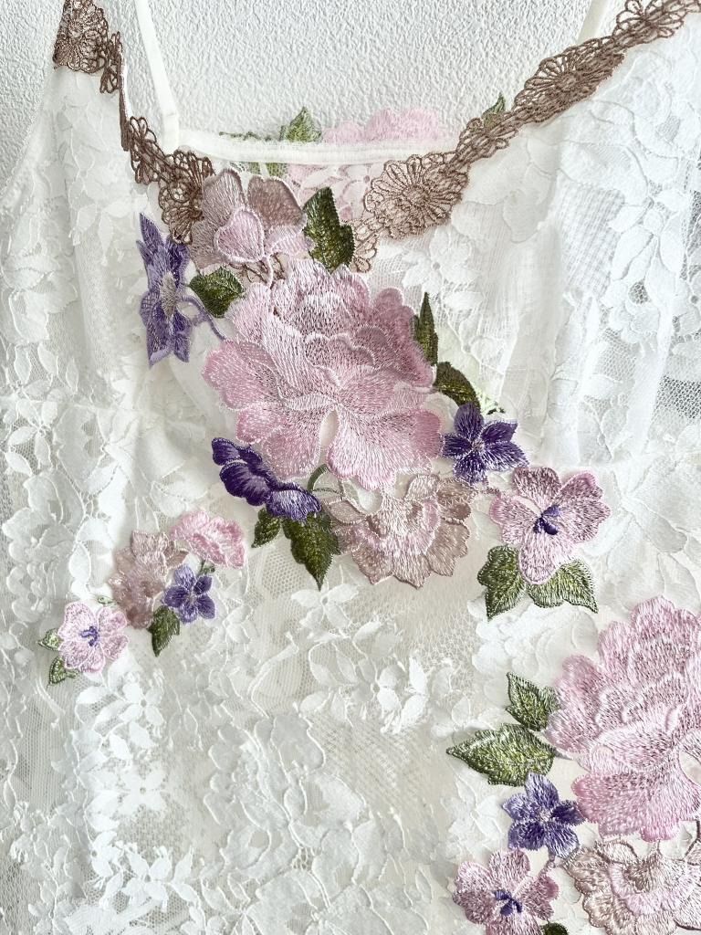 サルート 59G 店舗限定 フォークロア　キャミソール　M アイボリー サルート 59G 店舗限定 フォークロア キャミソール M アイボリー