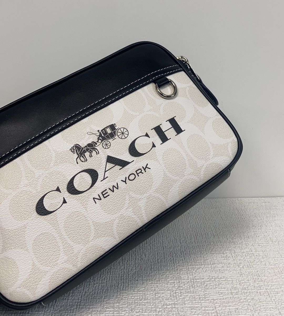 新作 2024 コーチ バッグ COACH  CP062 メンズ ショルダーバッグ ボディバッグ シグネチャー グラハム クロスボディー 斜めかけバッグ