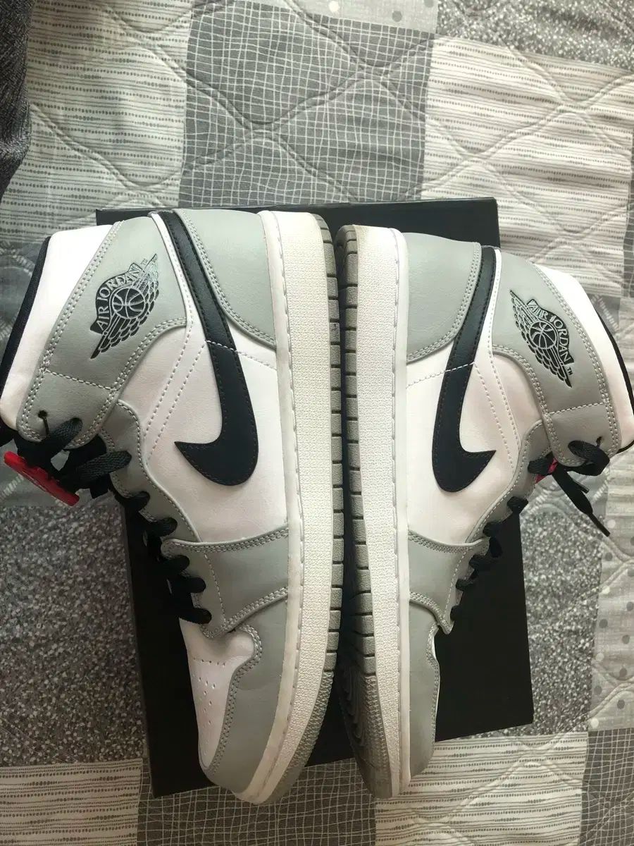 ジョーダン1 ミッドライト スモークグレイ 270