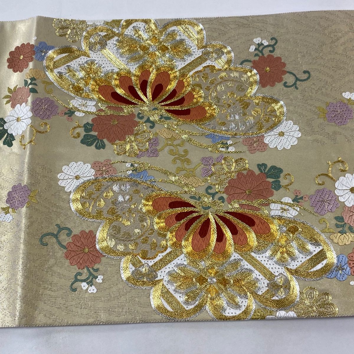 正絹 お太鼓柄袋帯　【唐草 花々】 No.1735 袋帯 名品 関西仕立て 笠松 菊唐草 刺繍 金銀糸 金色 お太鼓柄