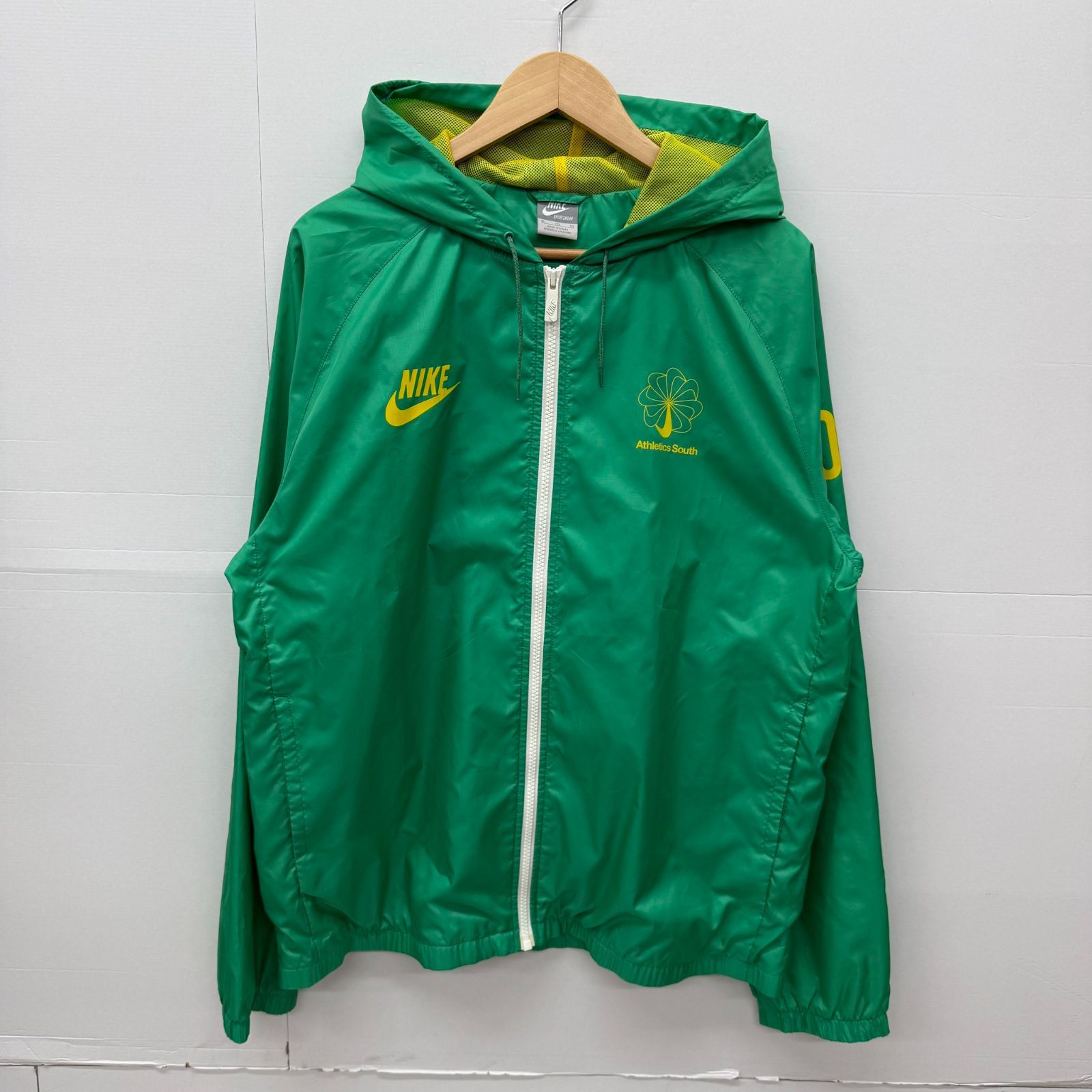 【美品】 ナイロンジャケット　ナイキ　グリーン　ナイロン　ジャケット　L NIKE(ナイキ) / ナイロンジャケット/M/ナイロン/グリーン/無地