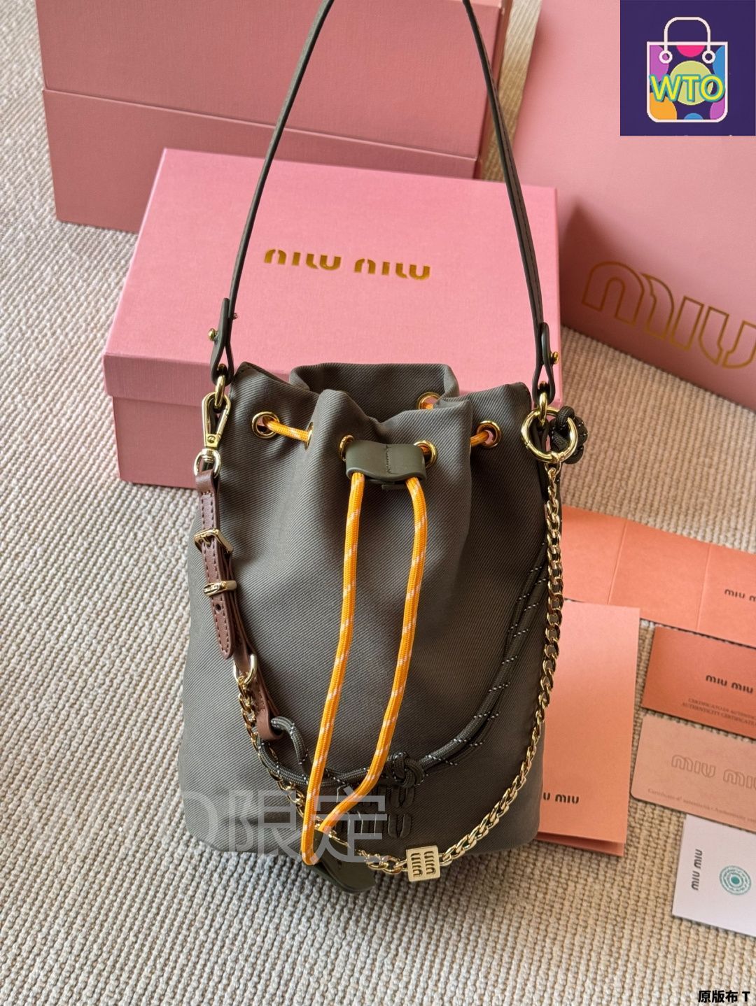 MiuMiu Bucket in canvas バケットキャンバスバック 送料無料》 MIU MIU Canvas and leather bucket bag (MiuMiu