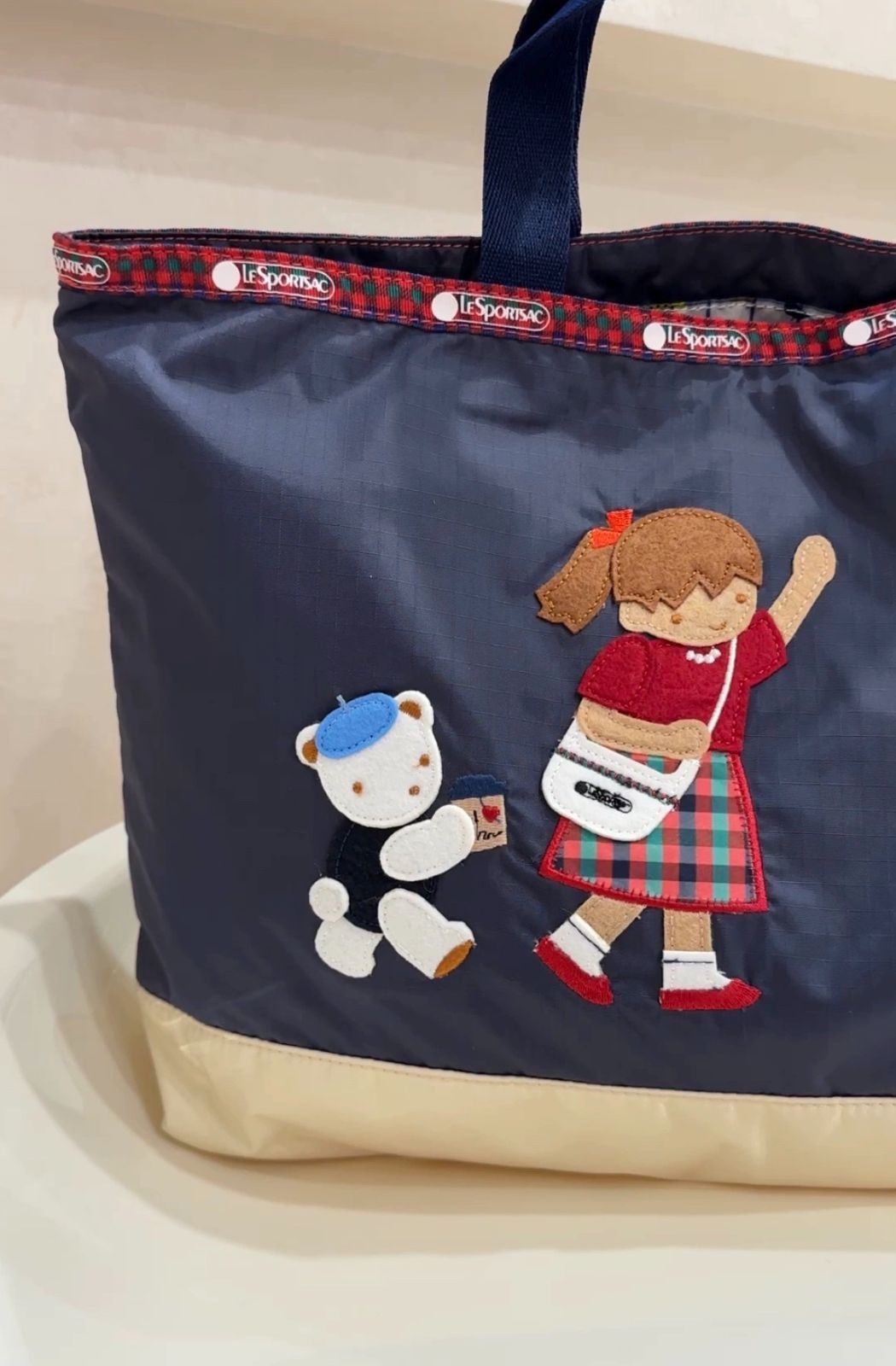 ⭐︎新品未使用⭐︎ LeSportsac × familiar トートバッグM Amazon.co.jp: トートバッグ M レスポートサック ファミリア