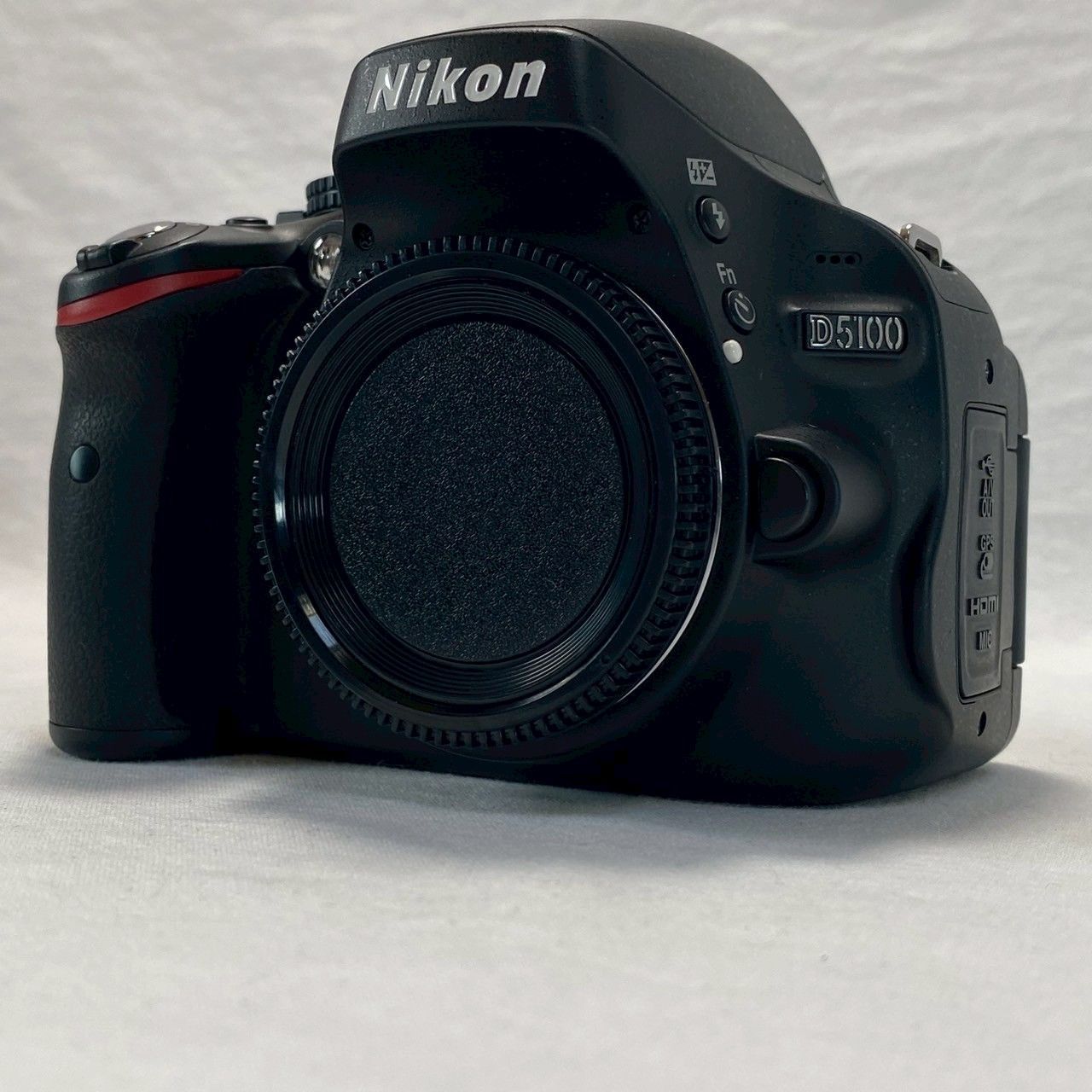 Nikon D5100 本体ボディ＋レンズ＋バッテリー　セット　極美品　一眼レフ Nikon D5100 本体ボディ＋レンズ＋バッテリー セット 極美品