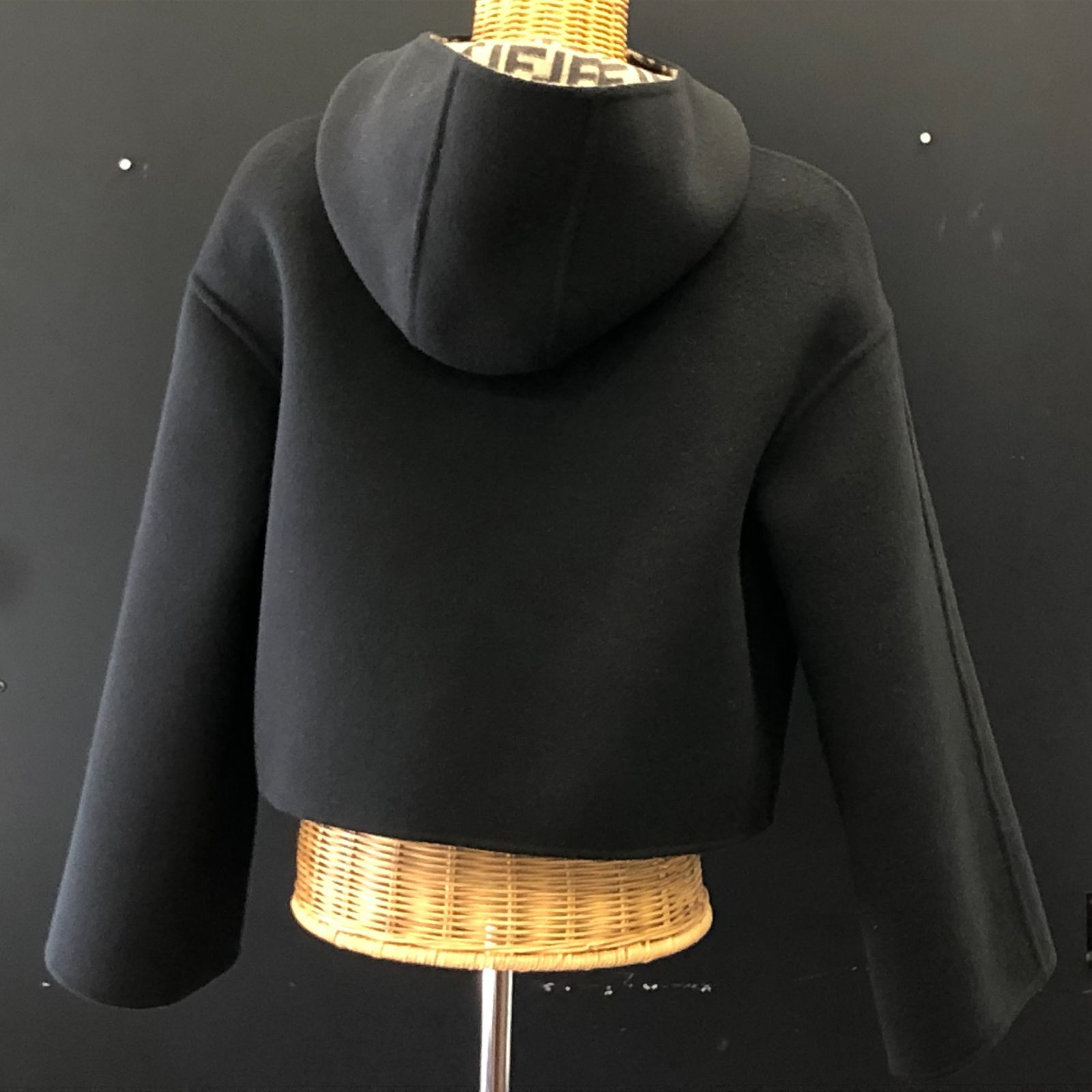 FENDI フード付きジャケット ブラック FENDI フード付きジャケット ブラック ジャケット レザー