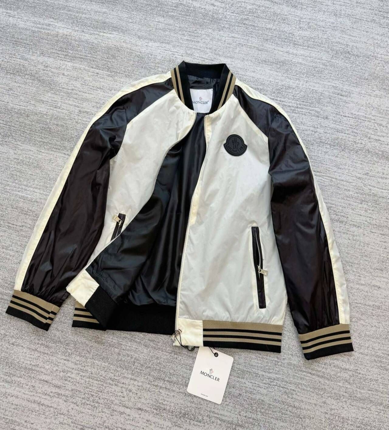 【新品未使用】モンクレール MONCLER ❤️ アウタージャケット MONCLER モンクレール レディース スウェット切り替え ダウン
