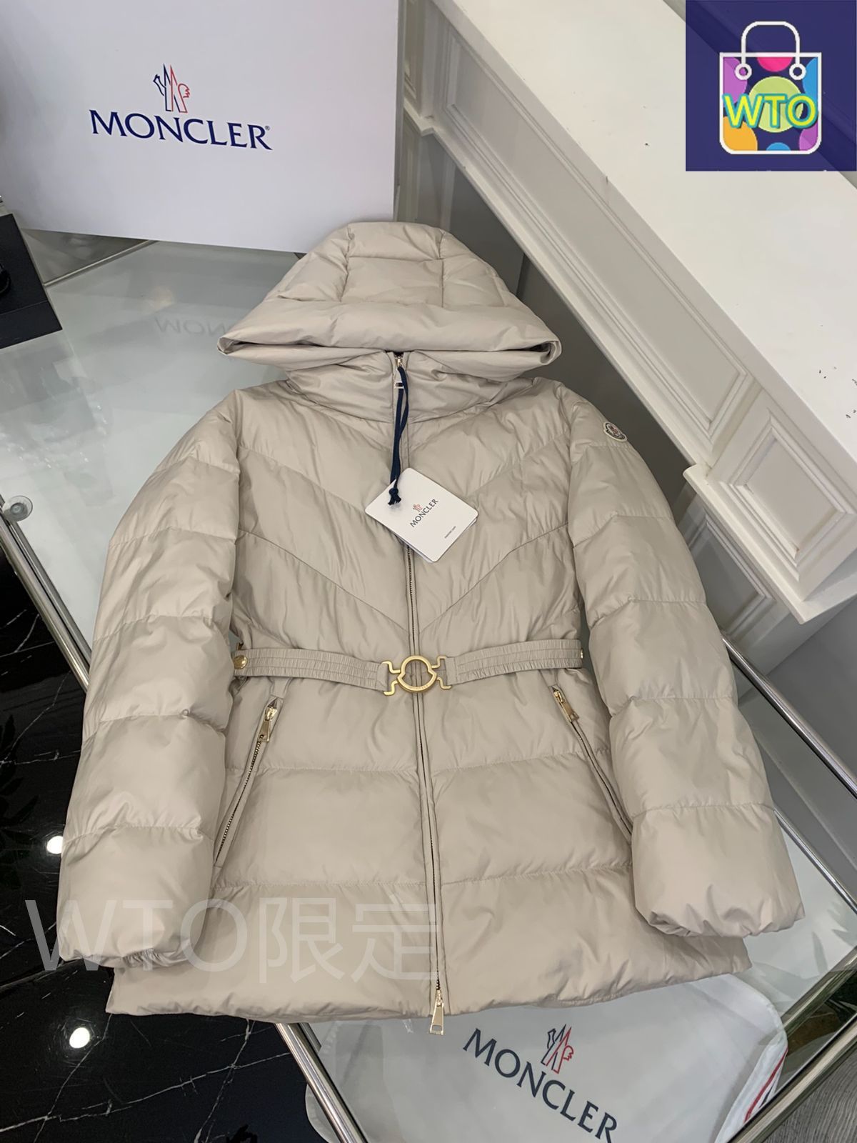 MONCLER フード付きベージュダウンジャケット MONCLER RAIE ベージュ ダウンジャケット フード付き