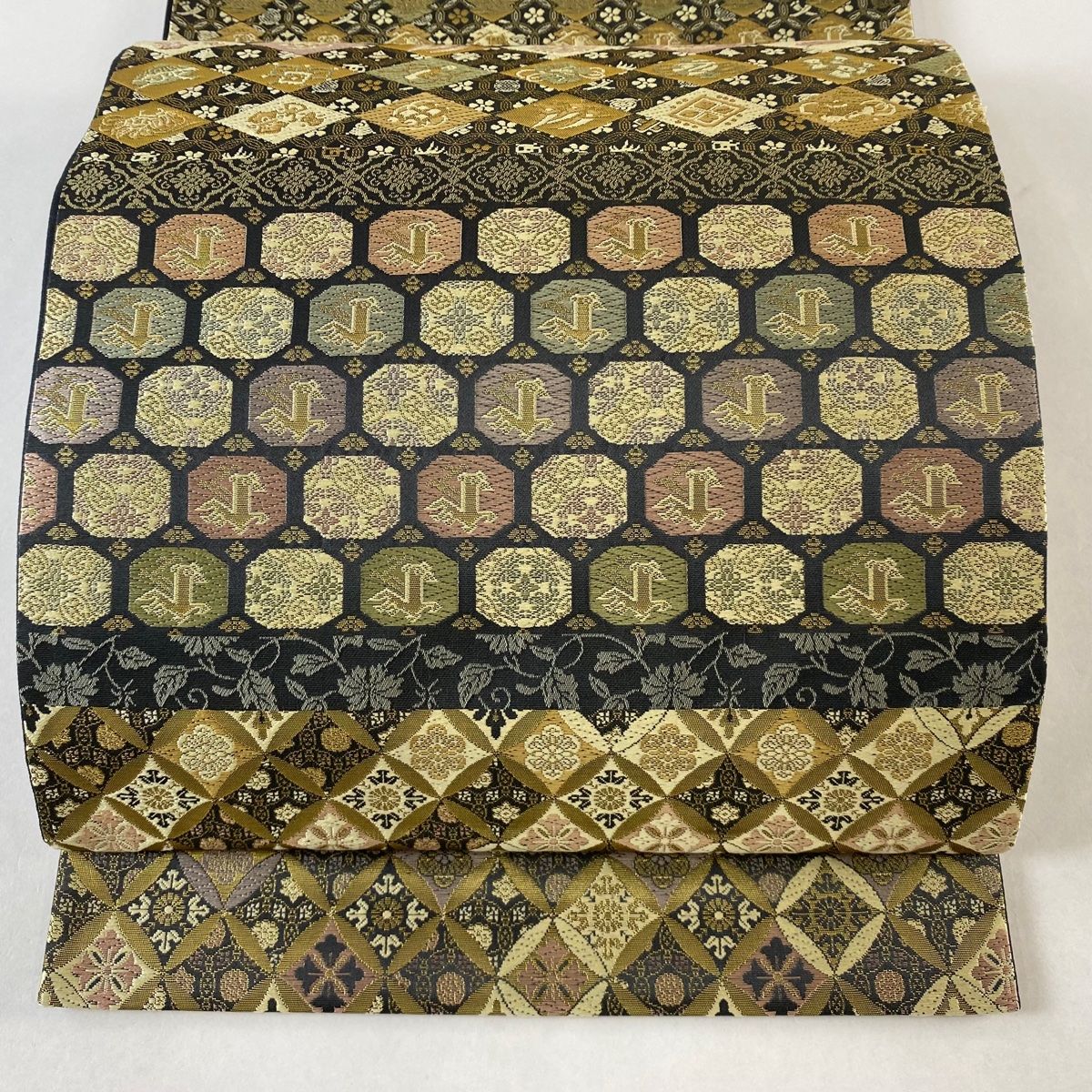 袋帯 秀品 箔屋清兵衛 落款 やまと 悠久の美 七宝 花唐草 箔 墨色 全通 正絹