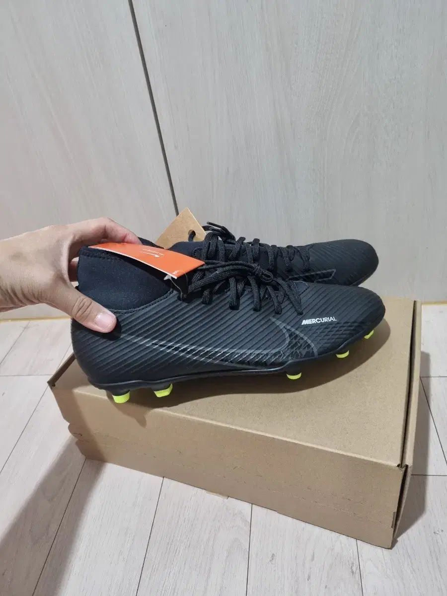 着陸に失敗した製品 NIKE ナイキ スーパーフライ 9 クラブ サッカーシューズ 270 280