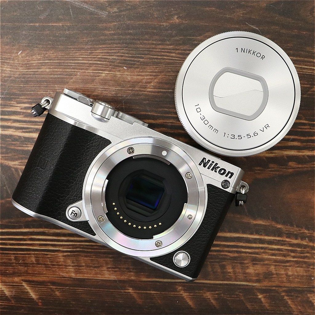 級 Nikon 1 J5 標準パワーズームレンズキット シルバー 10-30mm F3.5-5.6 VR 6434