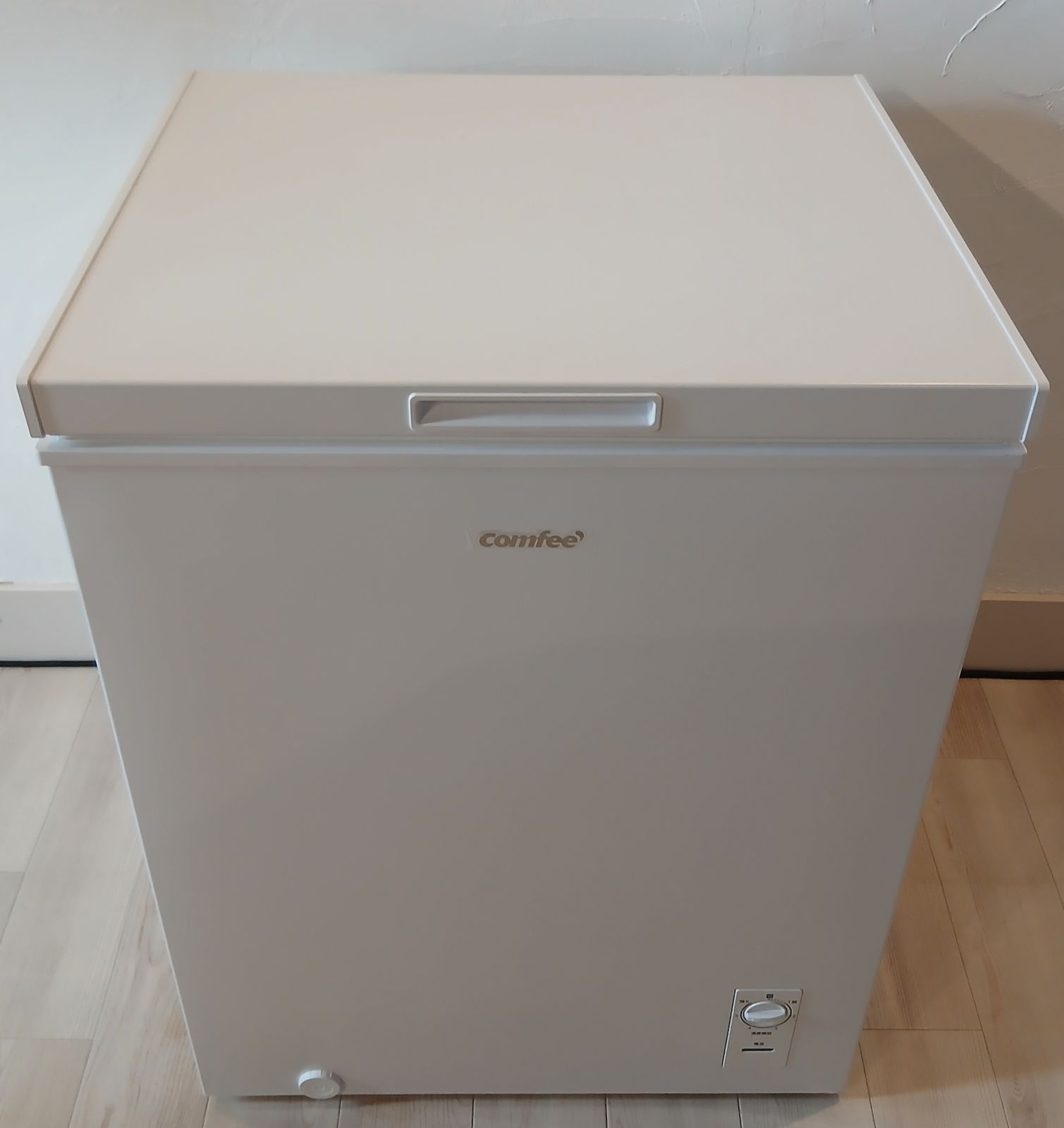 冷凍庫 容量142L