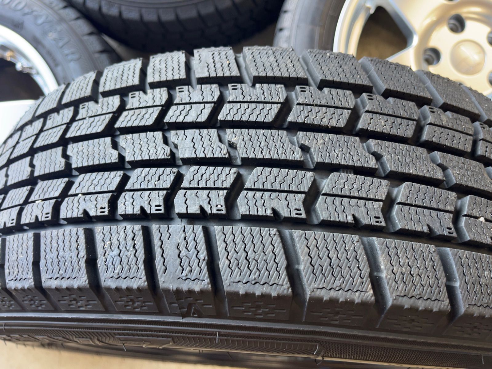 15インチ 4本セット