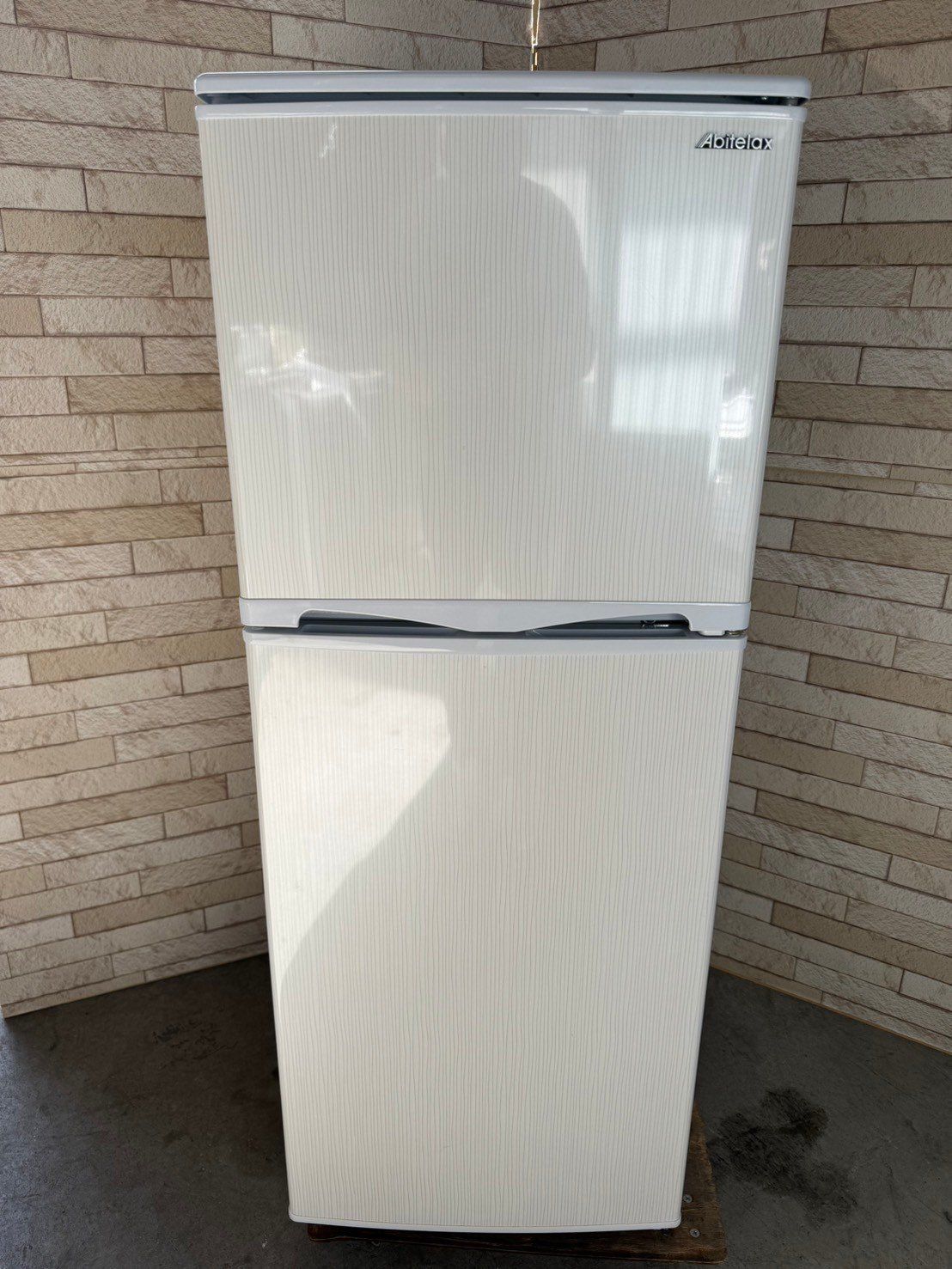 送料設置無料　アビテラックス ノンフロン冷凍冷蔵庫 AR-143E 冷蔵庫 アビデラックス AR-143E 2019年製 138L