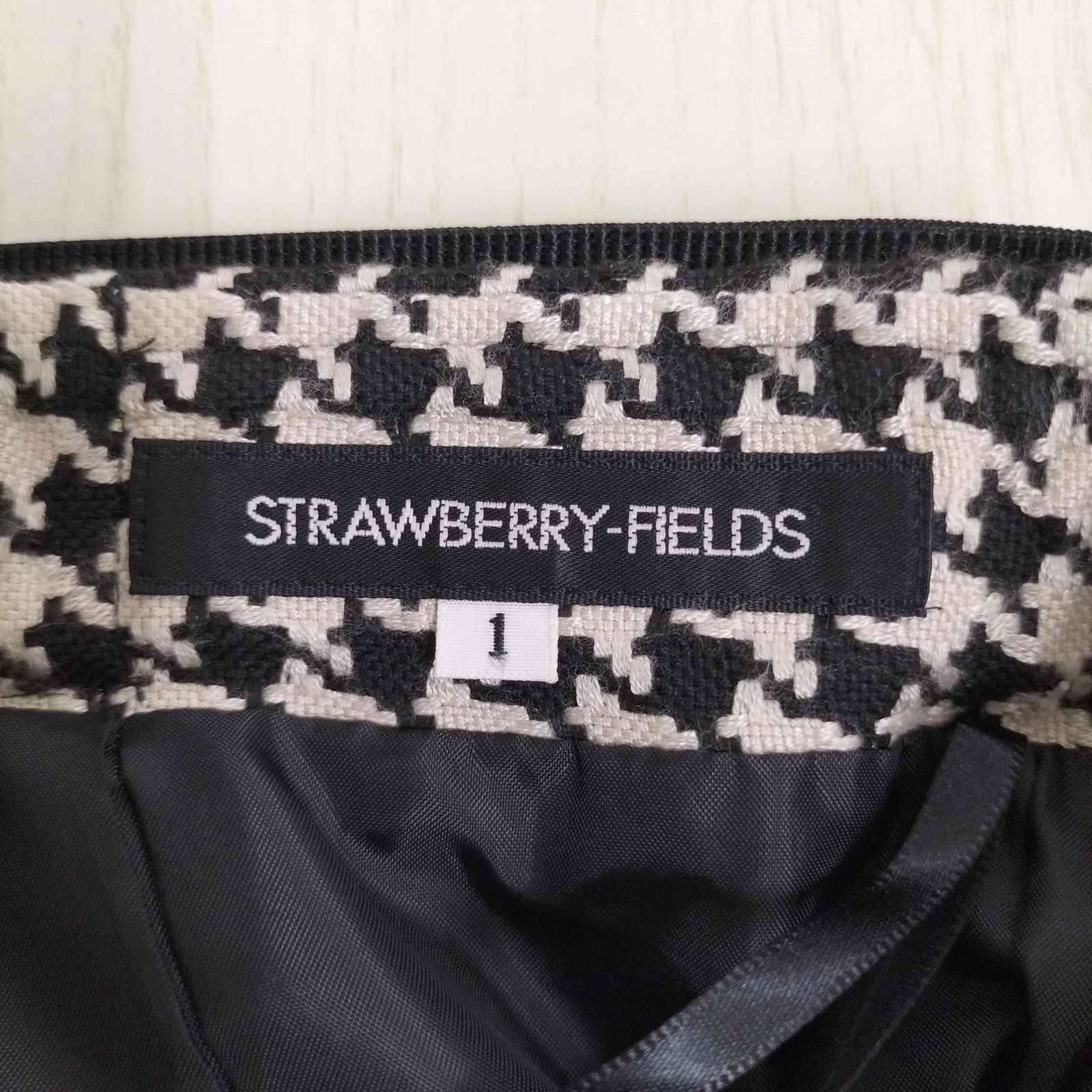 美品☆ストロベリーフィールズ　クラシカルエトレ　ペプラムベルト付きタイトスカート STRAWBERRY-FIELDS（ストロベリーフィールズ）の「クラシカル