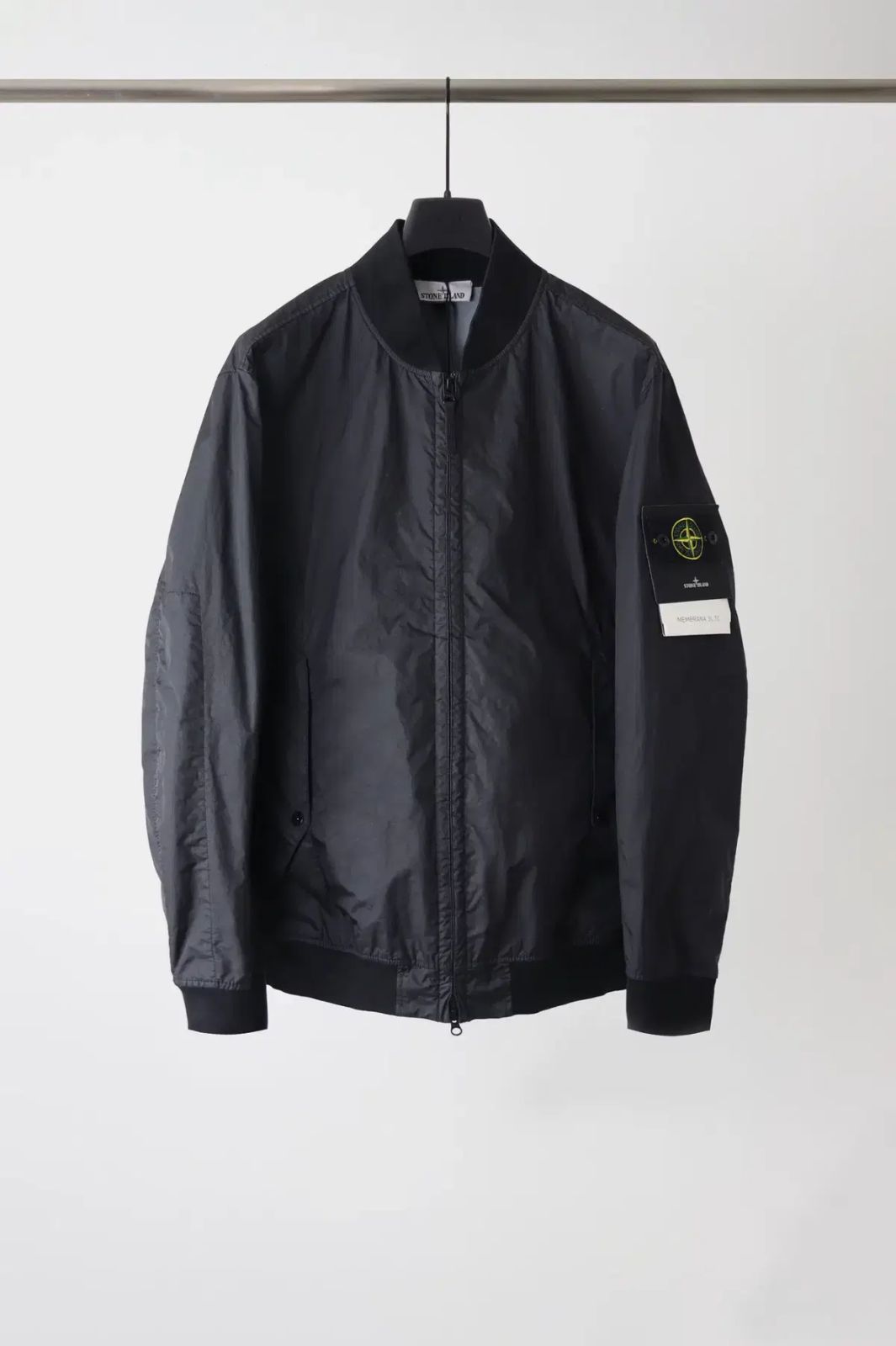【雷市場（ポンジャン）商品韓国直送】 STONE ISLAND(ストーンアイランド) 24SS メンブラーナ ウインドブレーカー 黒 XL 出品