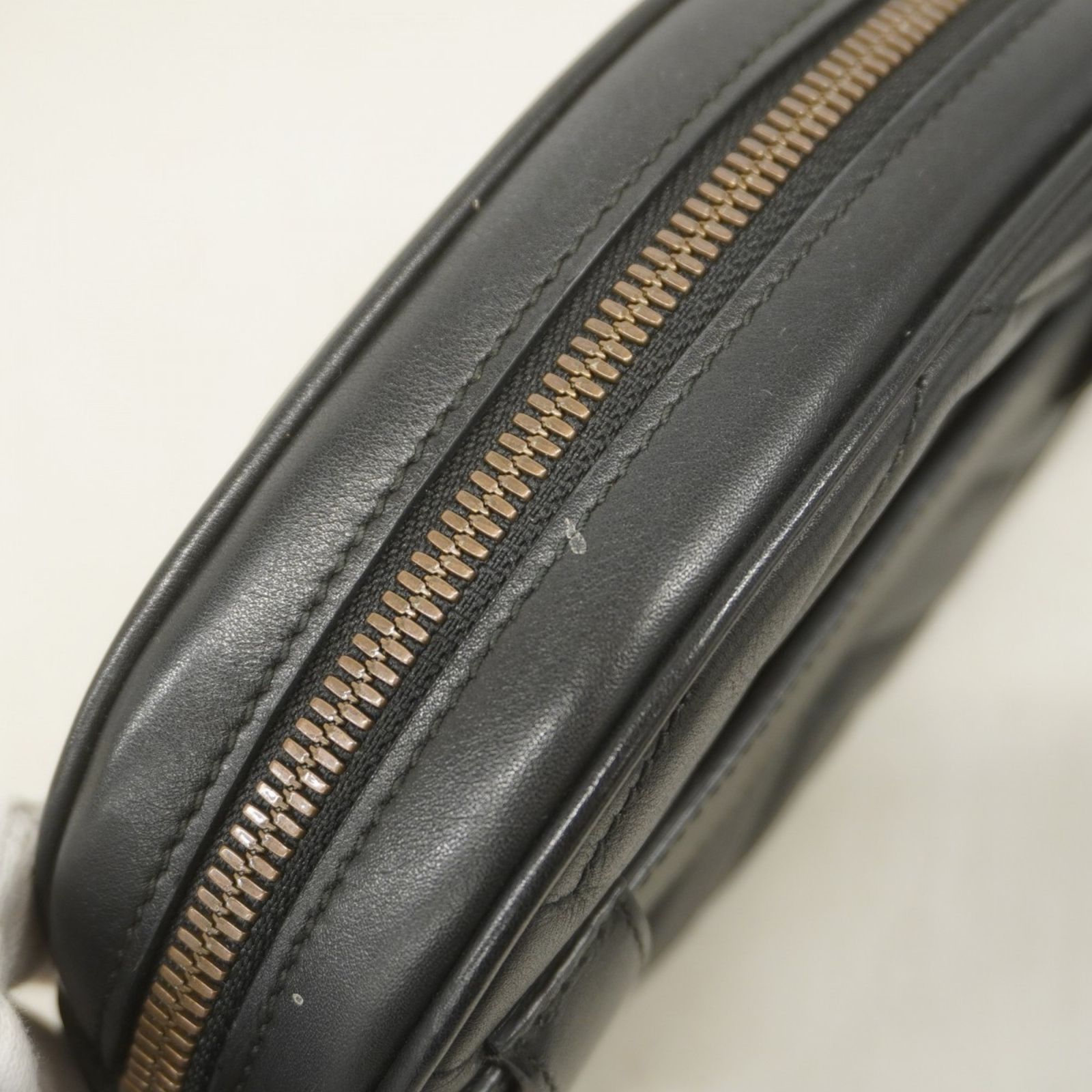 レザー ブラック