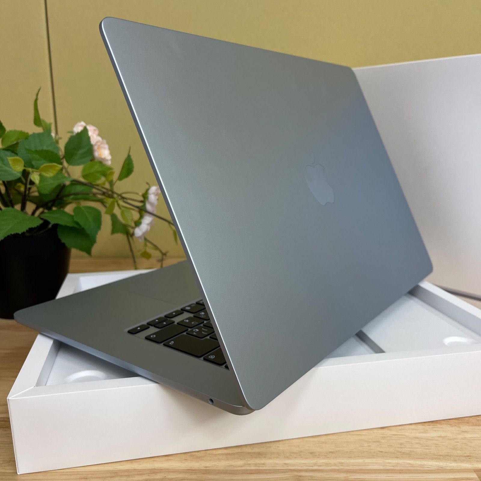 MacBook Air 15インチ M4 チップ 16GB SSD 256GB スカイブルー2025
