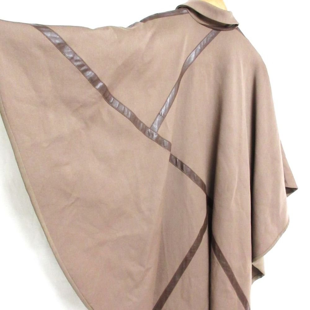 美品 Ferragamo ポンチョ コート 美品 Ferragamo ポンチョ コート