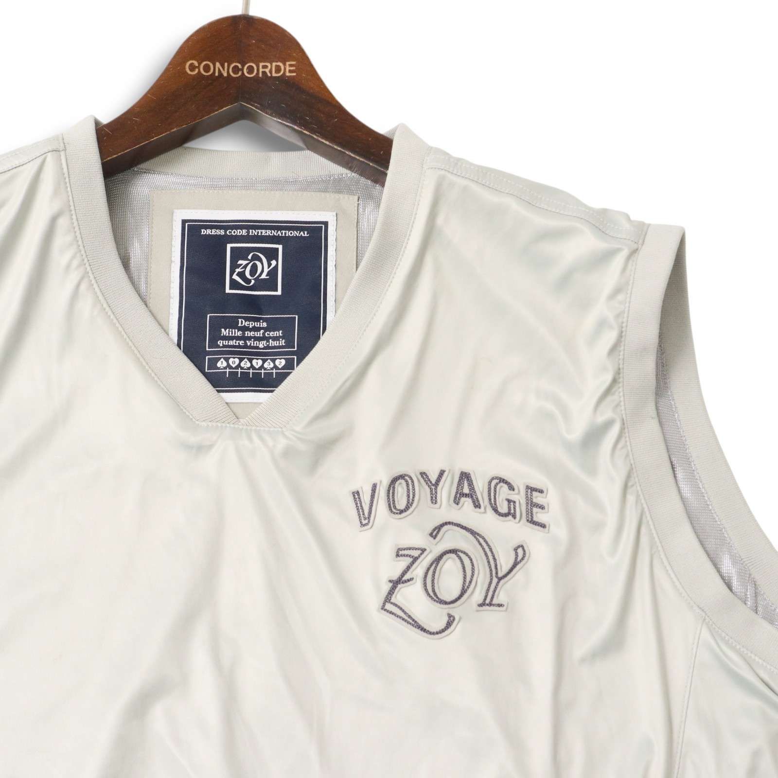 ZOY 刺繍ロゴ ベスト S 美品】ZOY ゾーイ ゴルフ 通年☆ ロゴ刺繍 Vネック