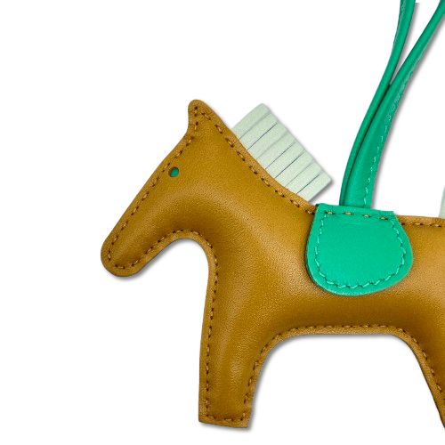 エルメス ロデオチャーム ペガサスPM チャーム ヴェールコミック グリーン エルメス ロデオチャーム ペガサスPM チャーム ヴェールコミック