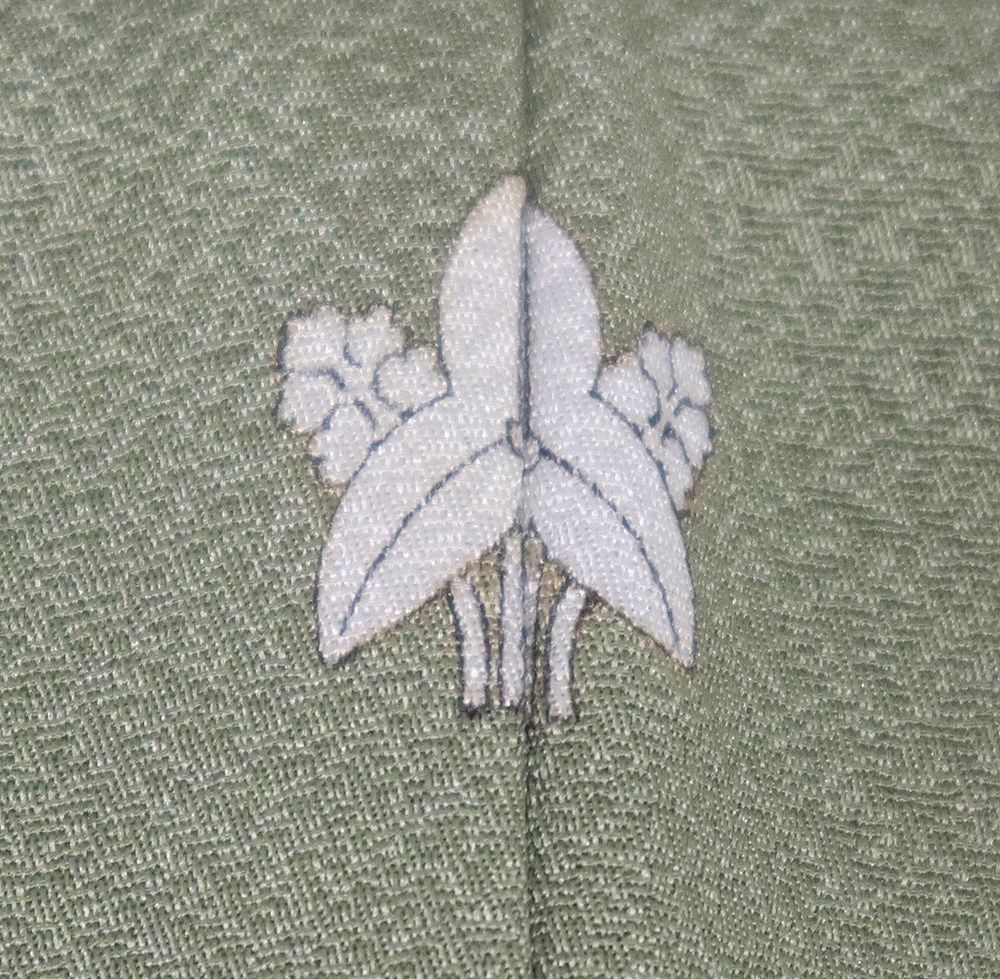 D906 訪問着　亀甲　花刺繍　正絹　着物　袷 正絹 訪問着 一つ紋 花草に着物 部分刺繍 袷 - メルカリ