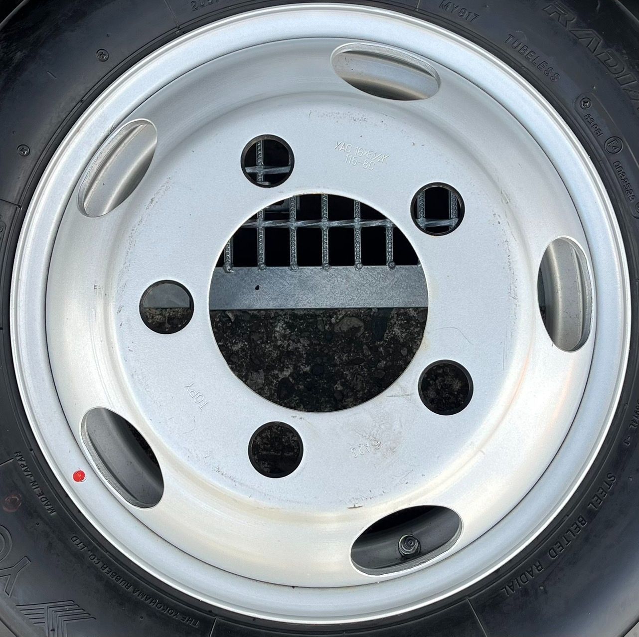 おそらく 製 ヨコハマ YOKOHAMA MY817 spec2 205 75R16 113 111L LT TOPY XAC 16×5.5K 115-8 6本 h_416