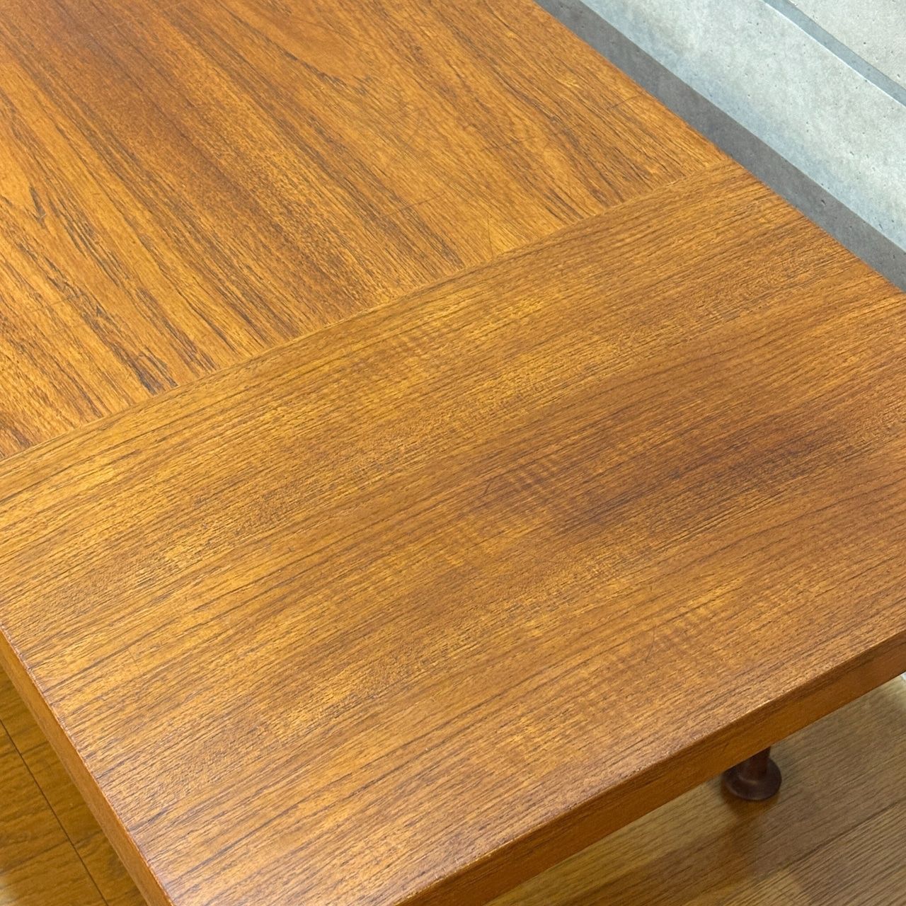 センターテーブル