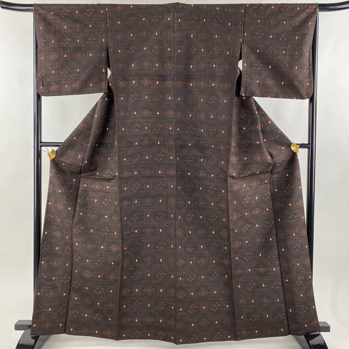 紬 身丈164cm 裄丈66cm M 単衣 バチ衿 幾何学模様 焦茶色 正絹 美品 秀