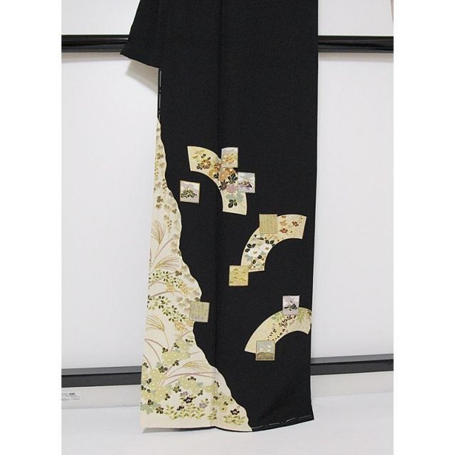 新品 新古 仕付け】黒留袖(石持ち) 仕立上がり 正絹 一越 地紙に 